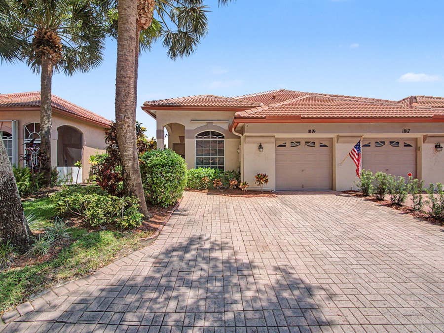 Property photo for 1019 Via Jardin, Riviera Beach, FL
