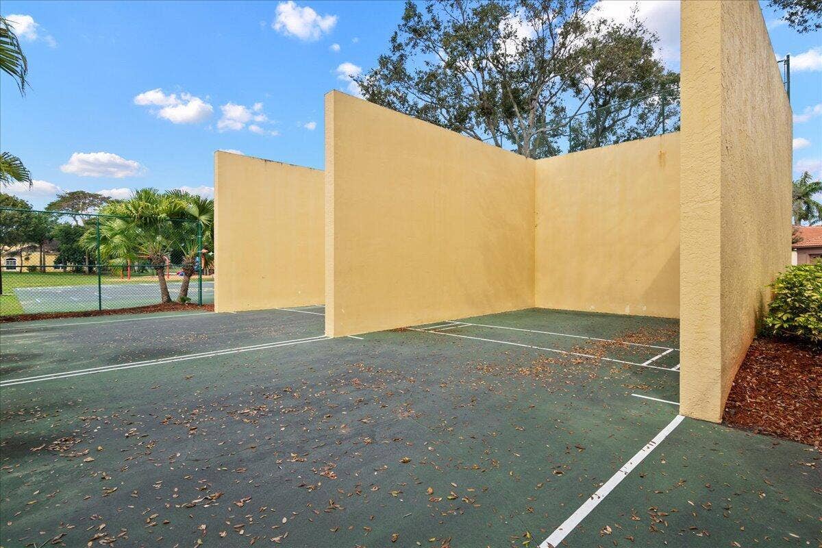 1019 Via Jardin, Riviera Beach, FL 33418 20251220172045500926000000-o