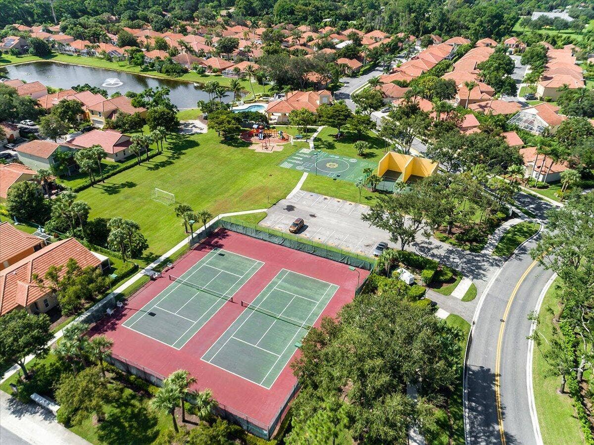 1019 Via Jardin, Riviera Beach, FL 33418 20251220172043985518000000-o