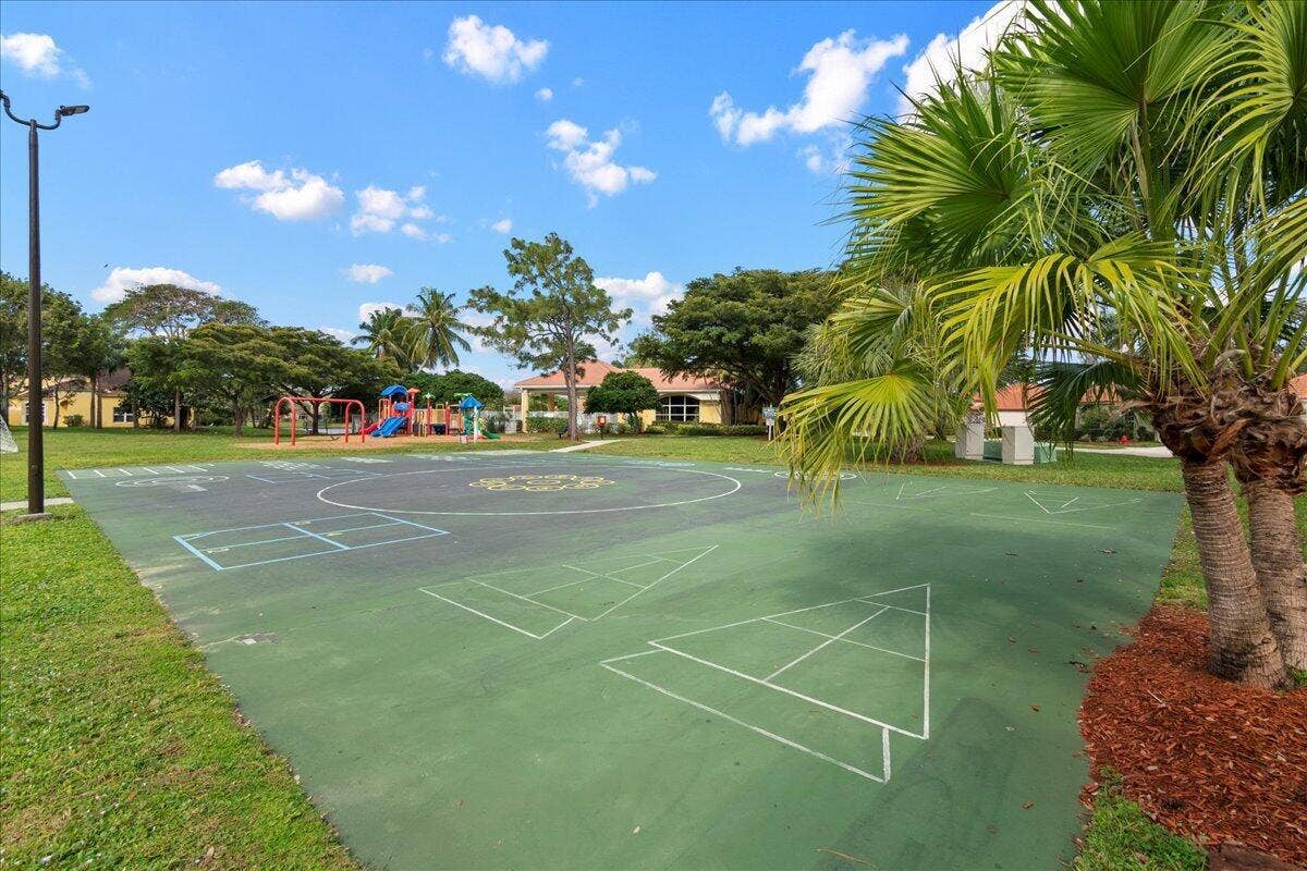 1019 Via Jardin, Riviera Beach, FL 33418 20251220172044931416000000-o