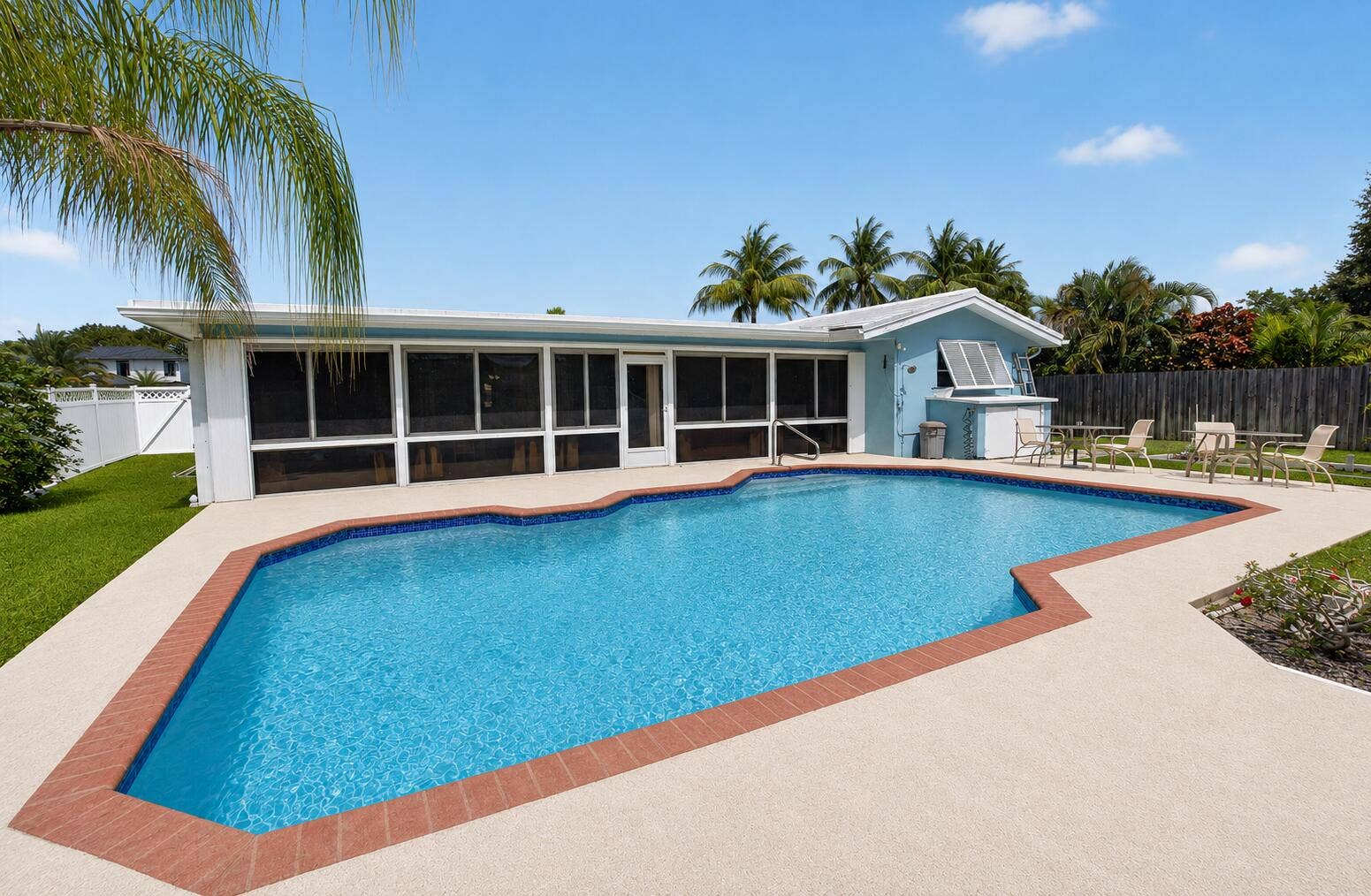 200 SW 7th Avenue, Boca Raton, FL 33486 Freeform Pool
