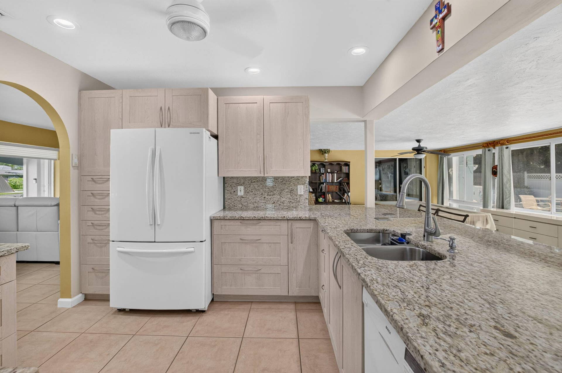200 SW 7th Avenue, Boca Raton, FL 33486 Kitchen