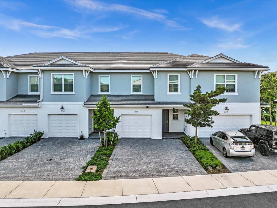 Property photo for 556 Sanderling Circle, Deerfield Beach, FL