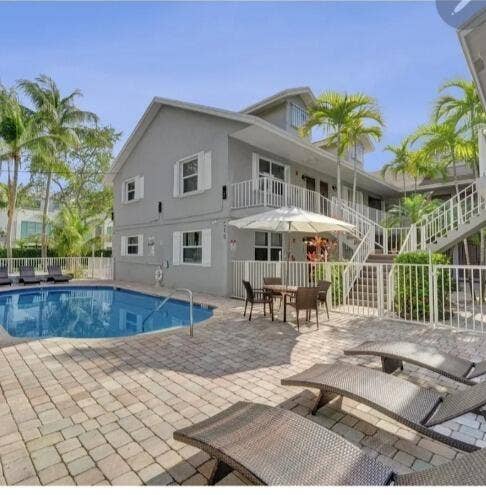 510 NE 17TH Avenue, #105, Fort Lauderdale, FL 33301 outside elizabethan