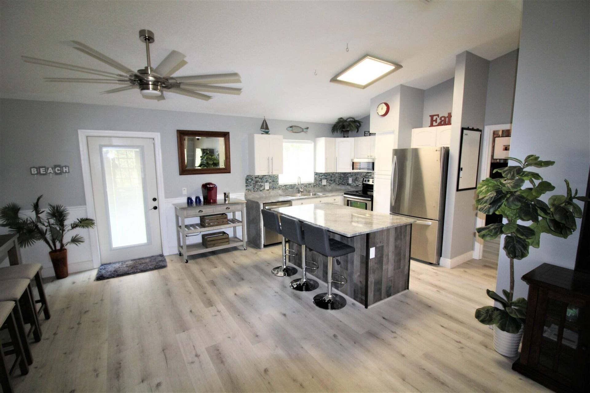 147 NW 10th Avenue, Delray Beach, FL 33444 147 kitchen