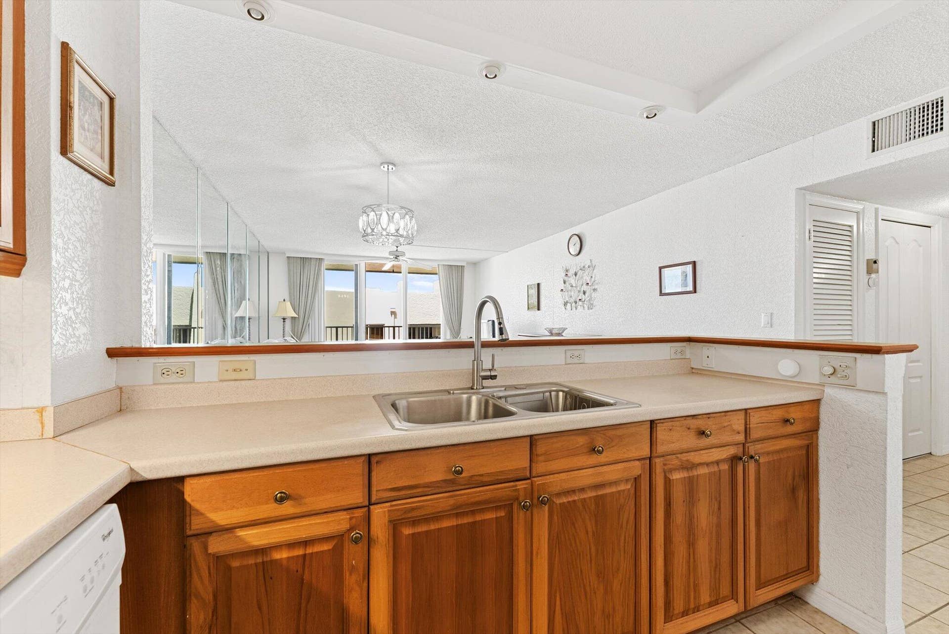 3540 S Ocean Boulevard, #604, South Palm Beach, FL 33480 3540 S Ocean Blvd #604 - Kitchen