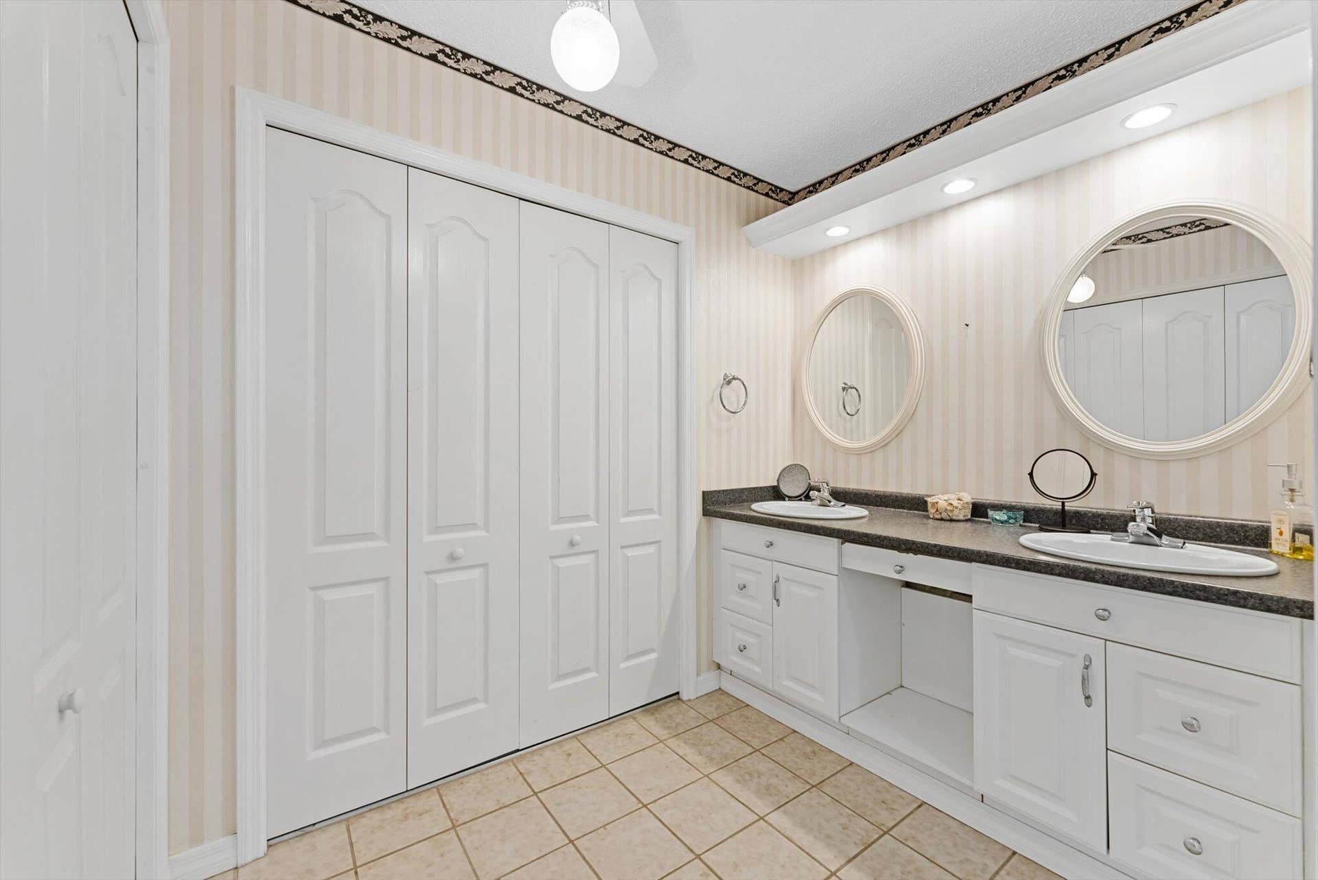 3540 S Ocean Boulevard, #604, South Palm Beach, FL 33480 3540 S Ocean Blvd #604 - Main Bathroom