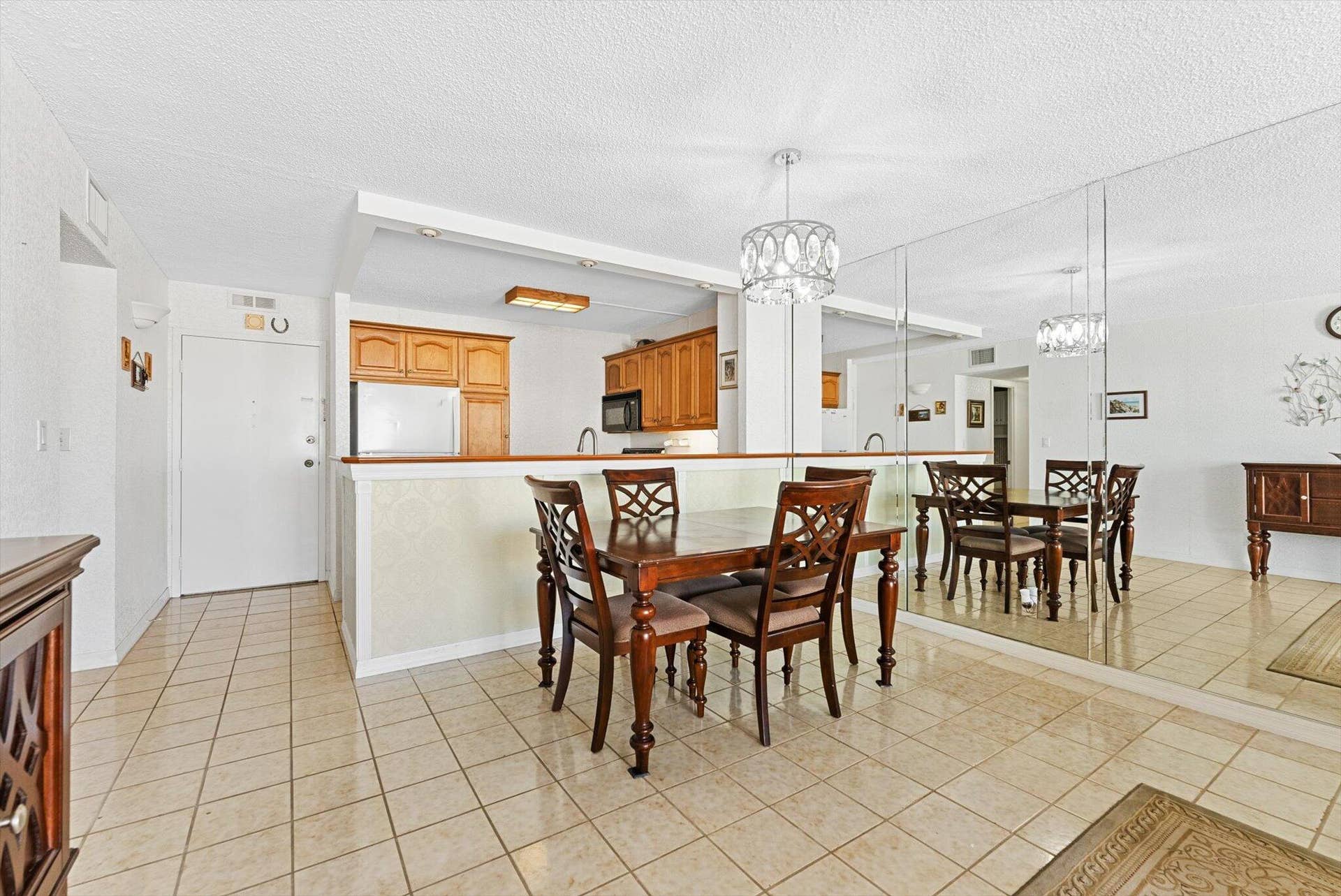 3540 S Ocean Boulevard, #604, South Palm Beach, FL 33480 3540 S Ocean Blvd #604 - Dining area