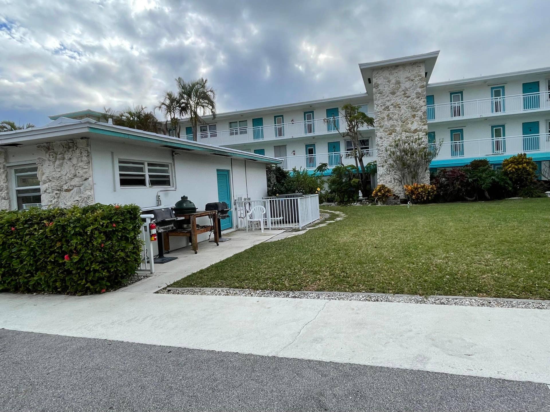 37 Yacht Club Drive, #303, North Palm Beach, FL 33408 YHL BBQ/Clubrm/Pool