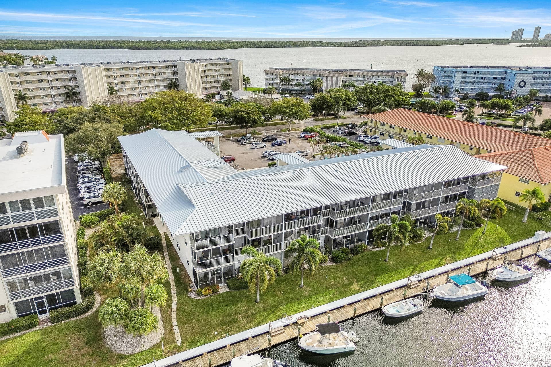 37 Yacht Club Drive, #303, North Palm Beach, FL 33408 YHL 6 Owner Docks