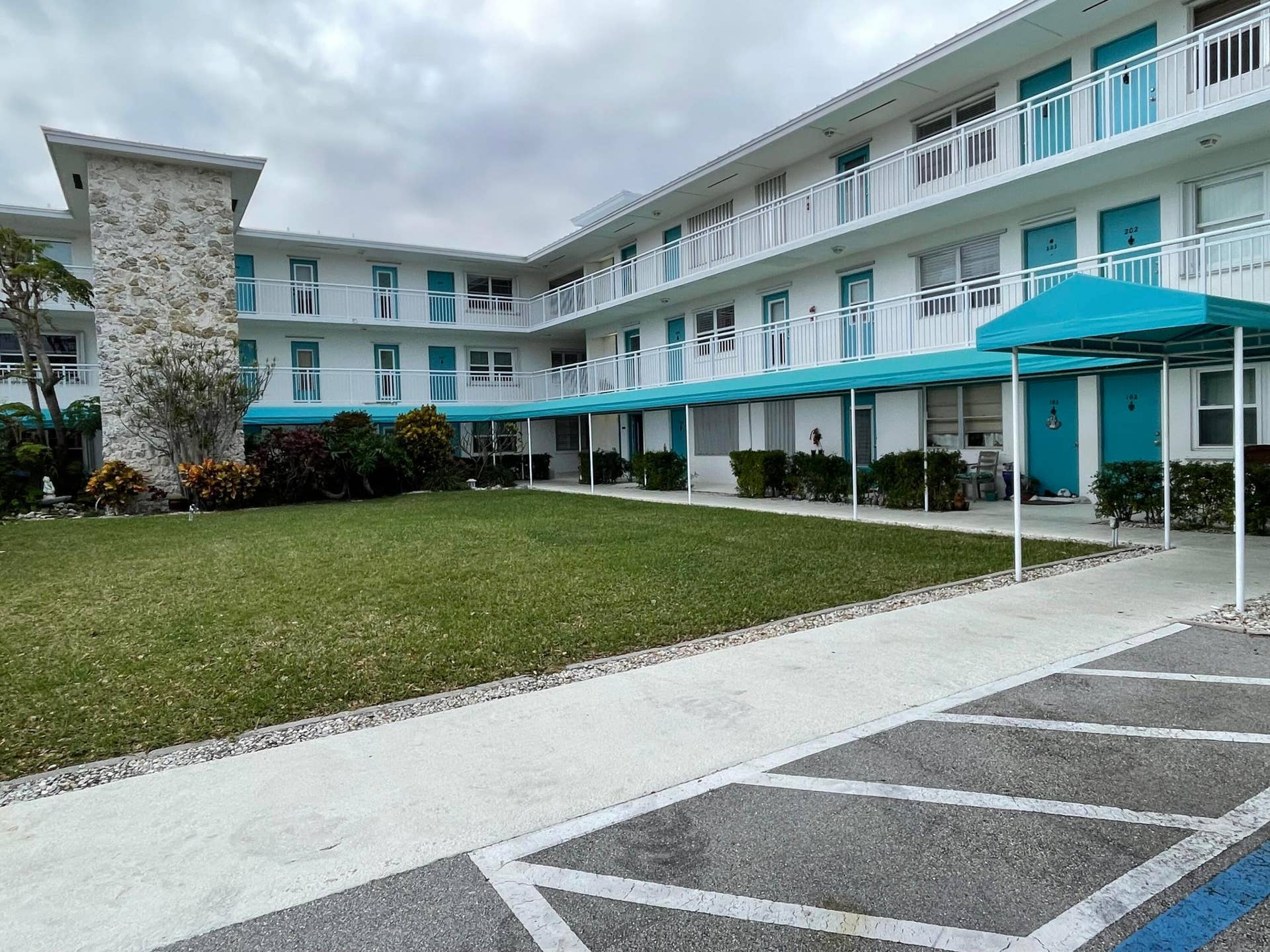 37 Yacht Club Drive, #303, North Palm Beach, FL 33408 YHL/awnings/New elevator access