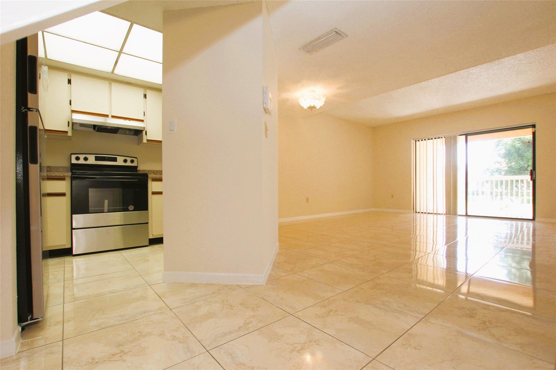 5200 NW 31st Avenue, #96, Fort Lauderdale, FL 33309 Open Floo Plan