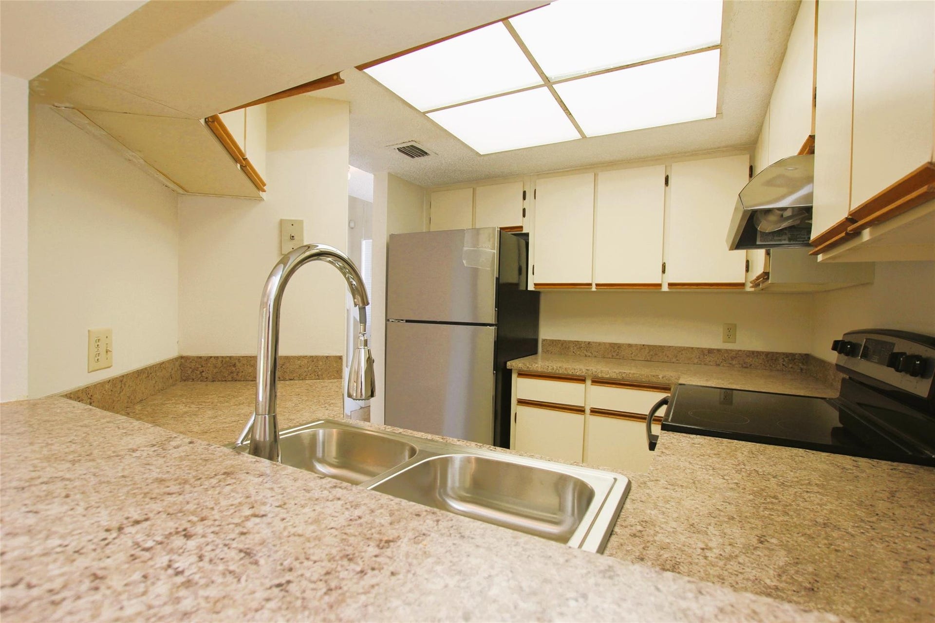 5200 NW 31st Avenue, #96, Fort Lauderdale, FL 33309 NEW SS Appliances