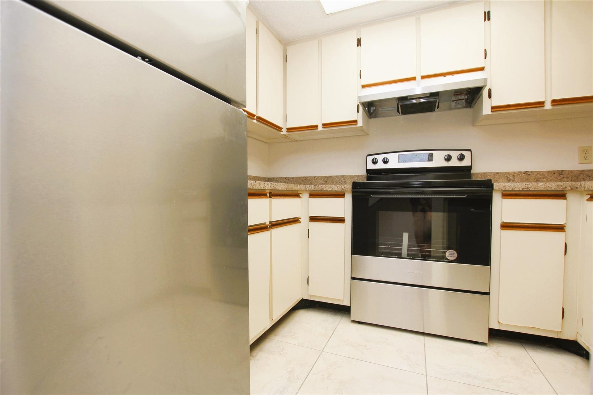 5200 NW 31st Avenue, #96, Fort Lauderdale, FL 33309 NEW SS Appliances