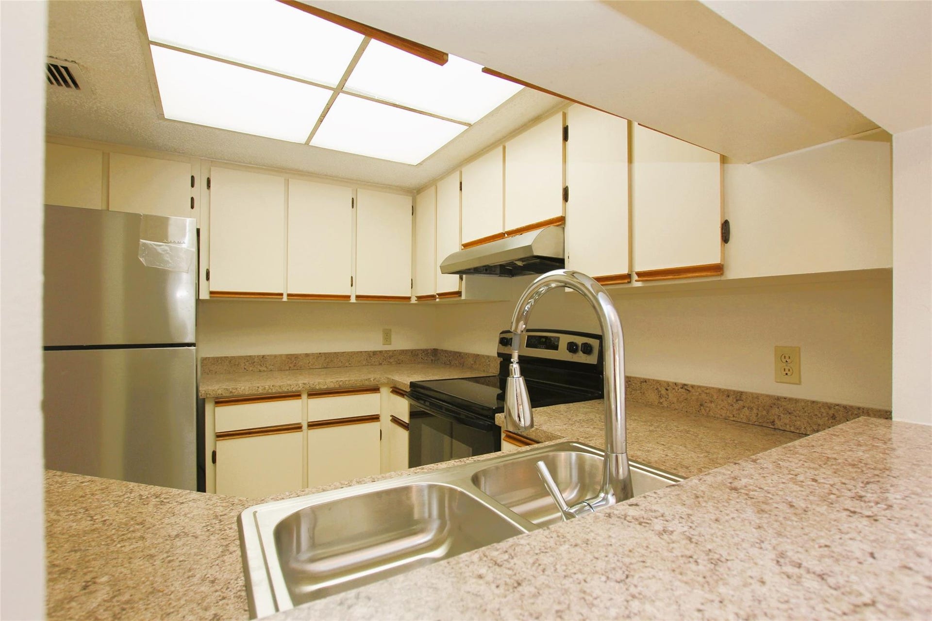 5200 NW 31st Avenue, #96, Fort Lauderdale, FL 33309 NEW SS Appliances