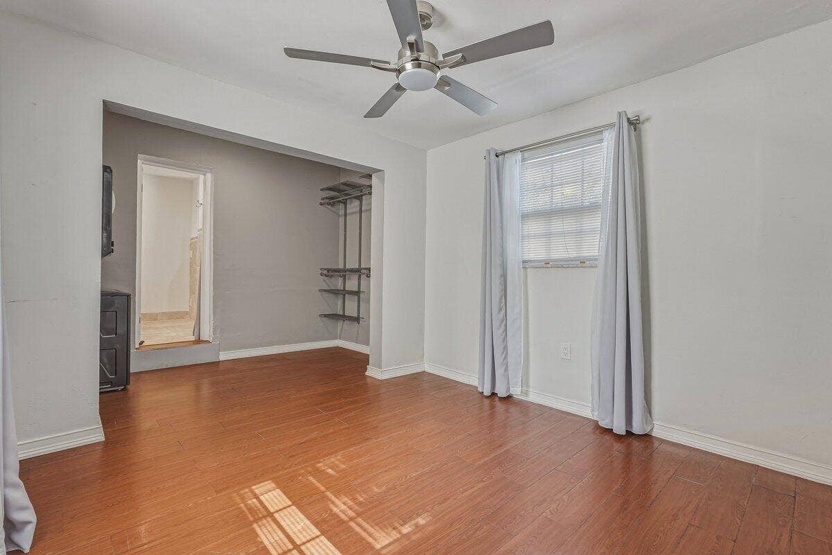 Apt bedroom