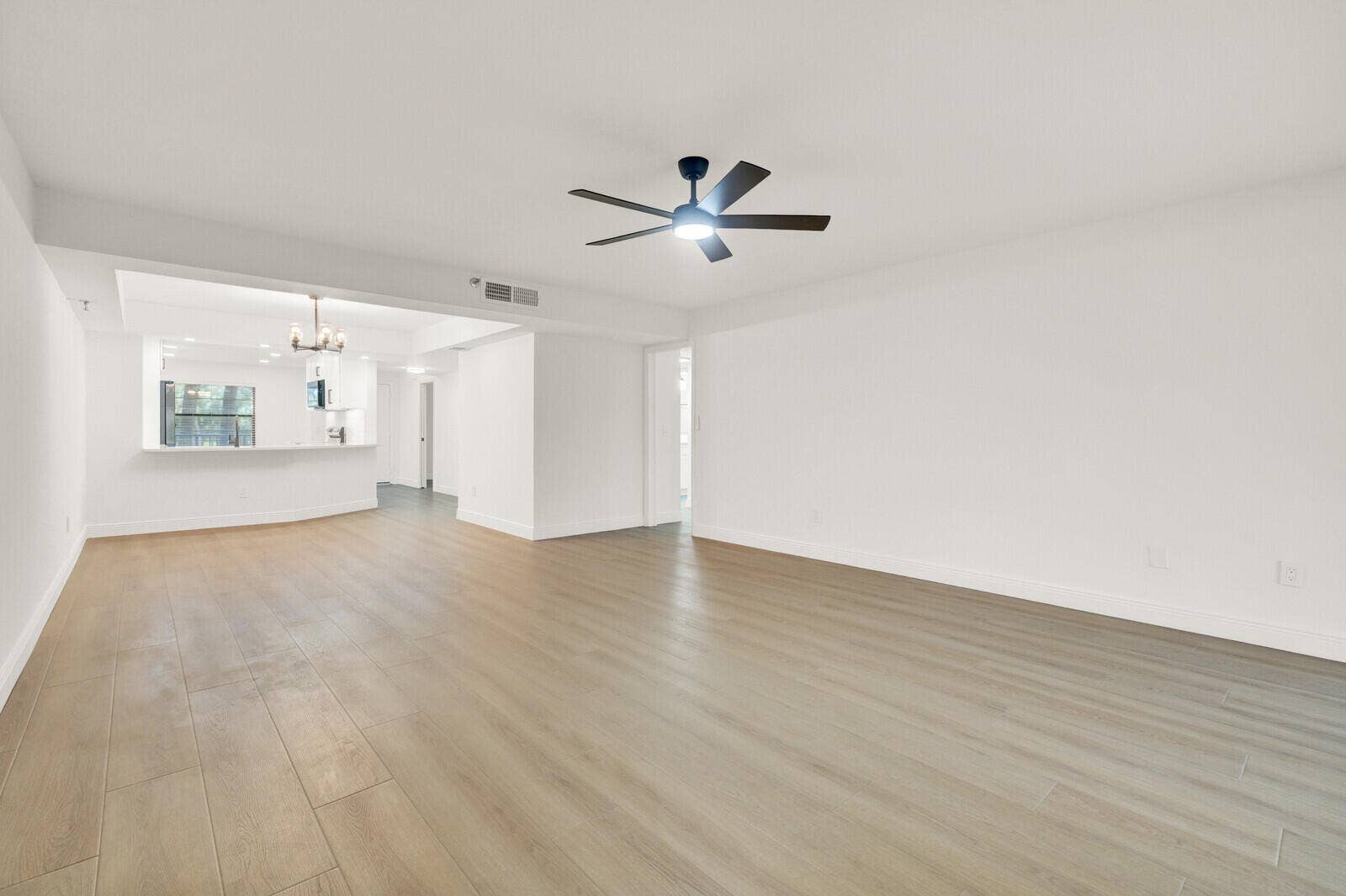 9165 SW 14th Street, #1204, Boca Raton, FL 33428 Living Room