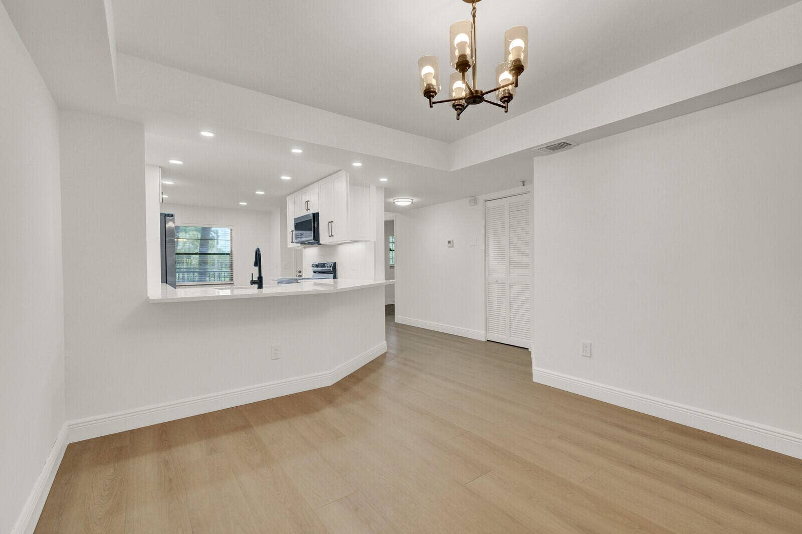 9165 SW 14th Street, #1204, Boca Raton, FL 33428 Living Room