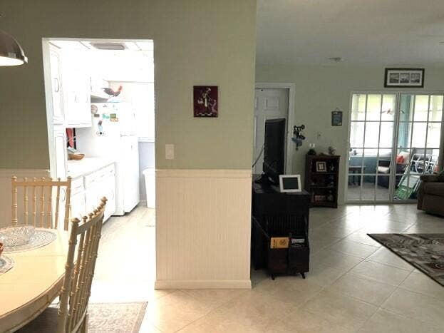 237 HIGH POINT Court W, #A, Delray Beach, FL 33445 dining living and kitchen view