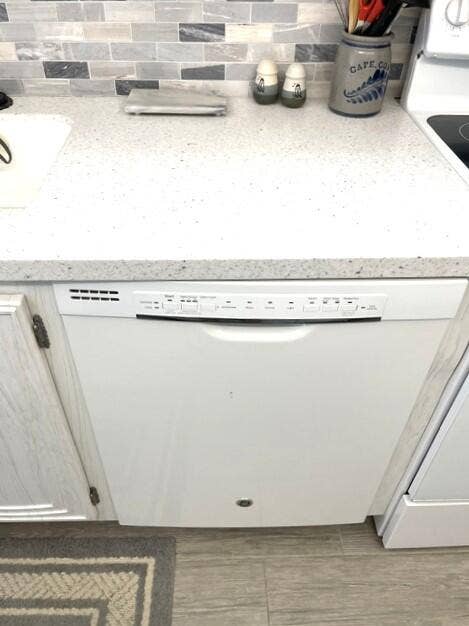 237 HIGH POINT Court W, #A, Delray Beach, FL 33445 Dishwasher