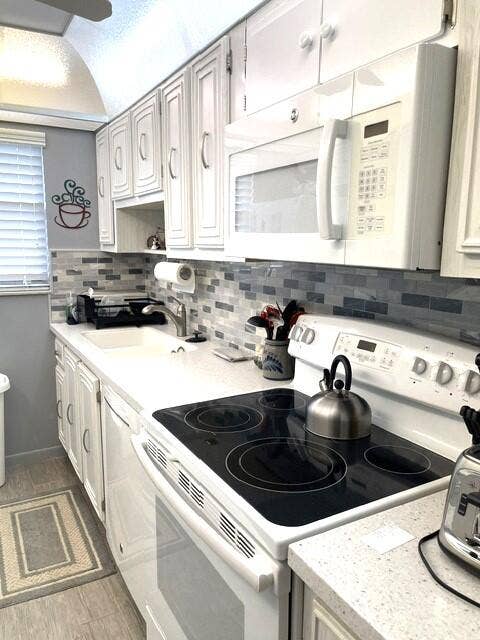 237 HIGH POINT Court W, #A, Delray Beach, FL 33445 Galley Kitchen 3