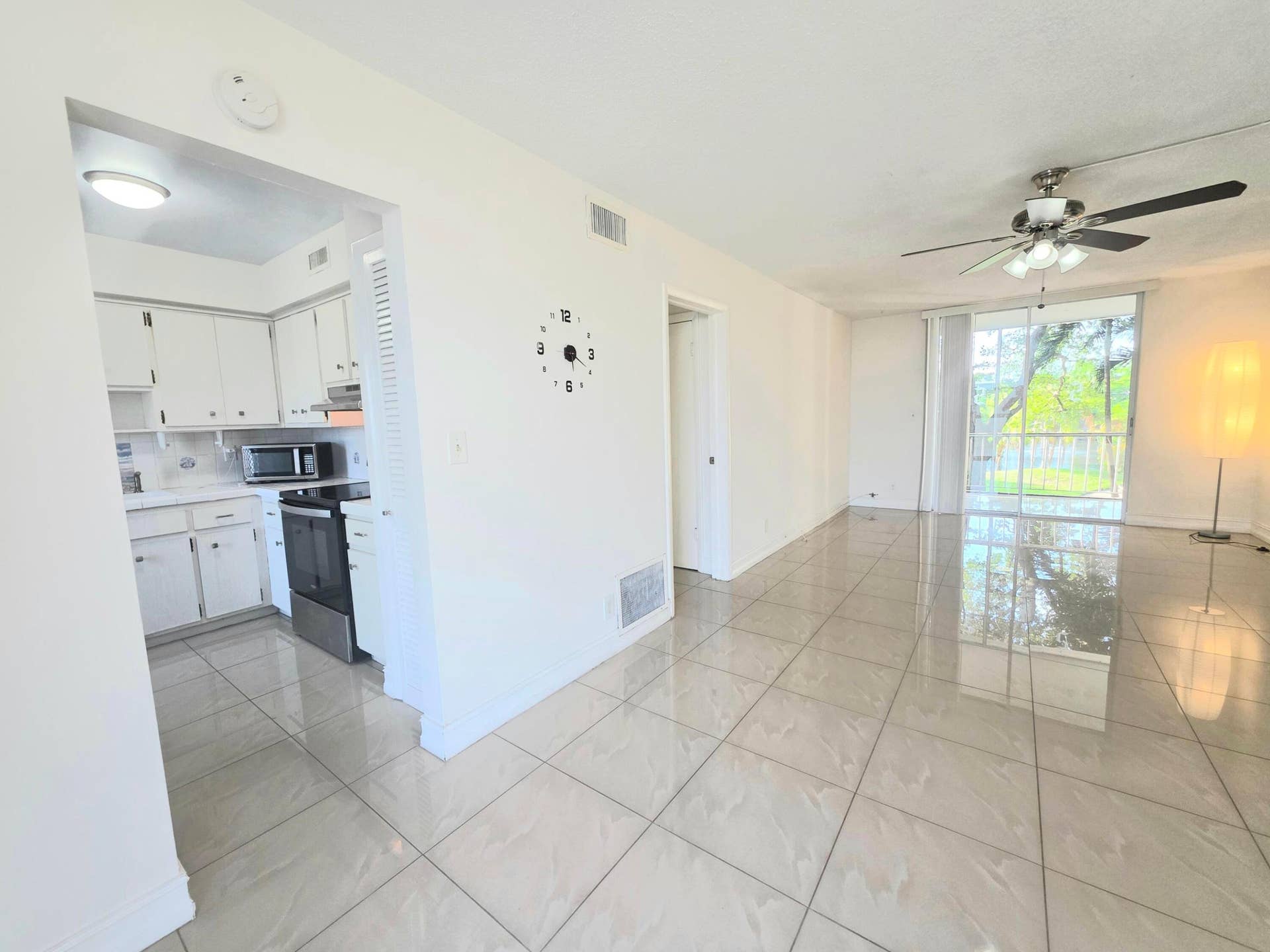 777 SE 2nd Avenue, #207, Deerfield Beach, FL 33441 Livingroom and dining room