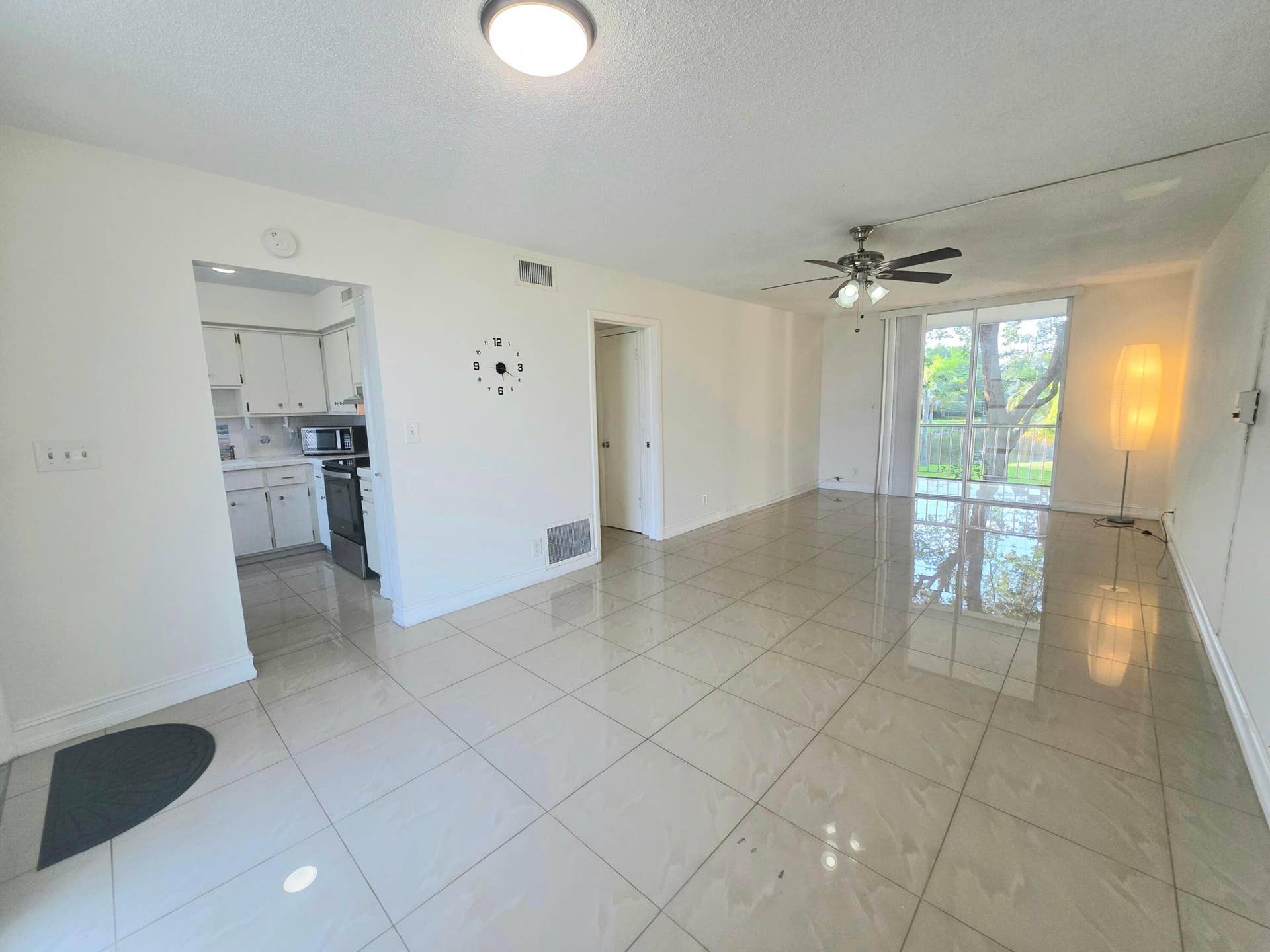 777 SE 2nd Avenue, #207, Deerfield Beach, FL 33441 Livingroom and dining room