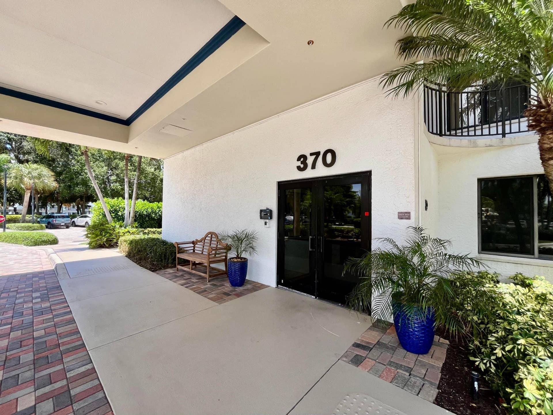 370 GOLFVIEW Road, #302, North Palm Beach, North Palm Beach, FL 33408 Front door to bldg