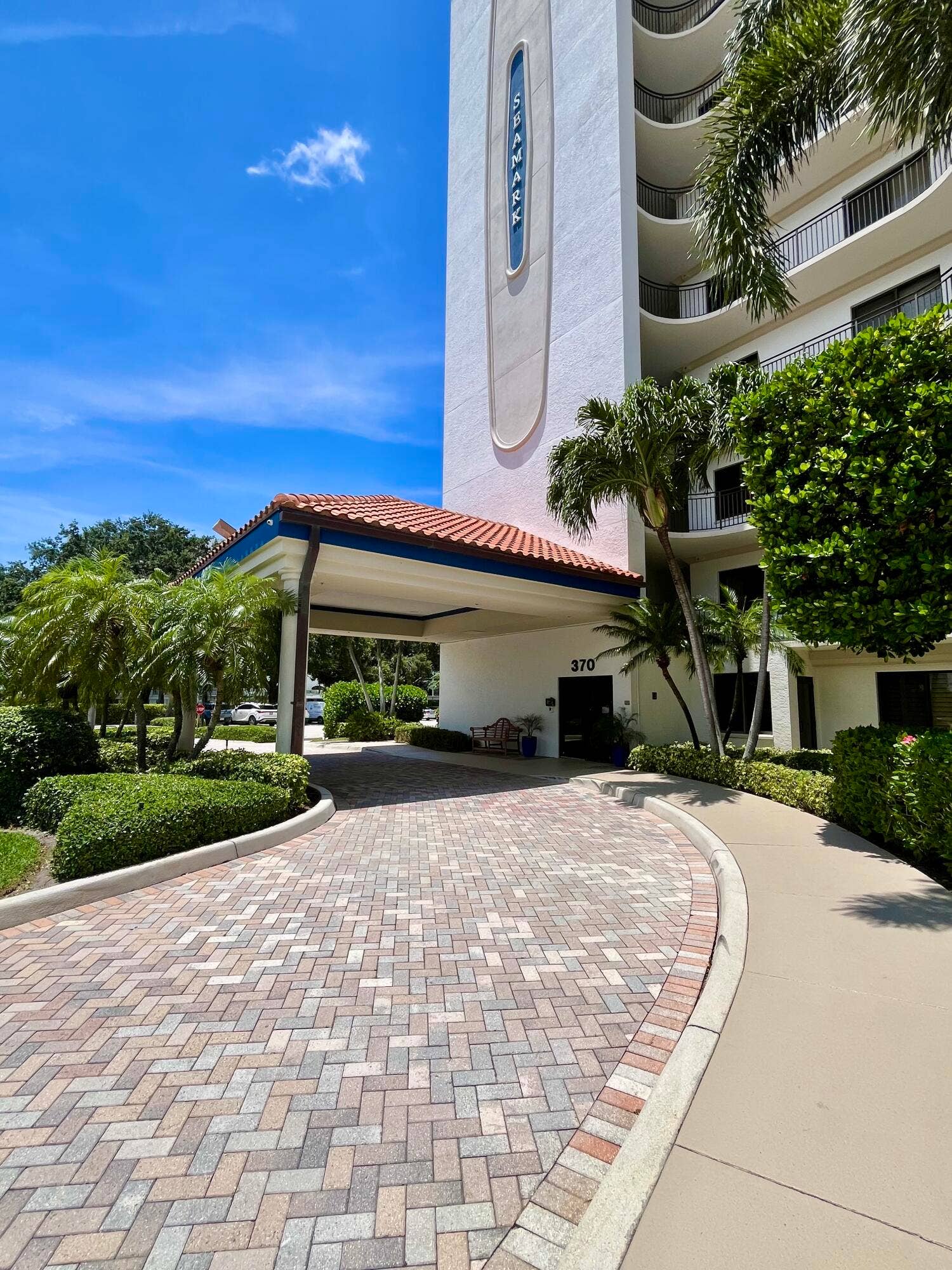 370 GOLFVIEW Road, #302, North Palm Beach, North Palm Beach, FL 33408 Front of Bldg