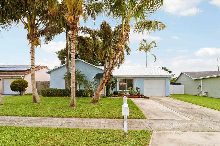 Property photo for 104 BANYAN Circle, Jupiter, FL