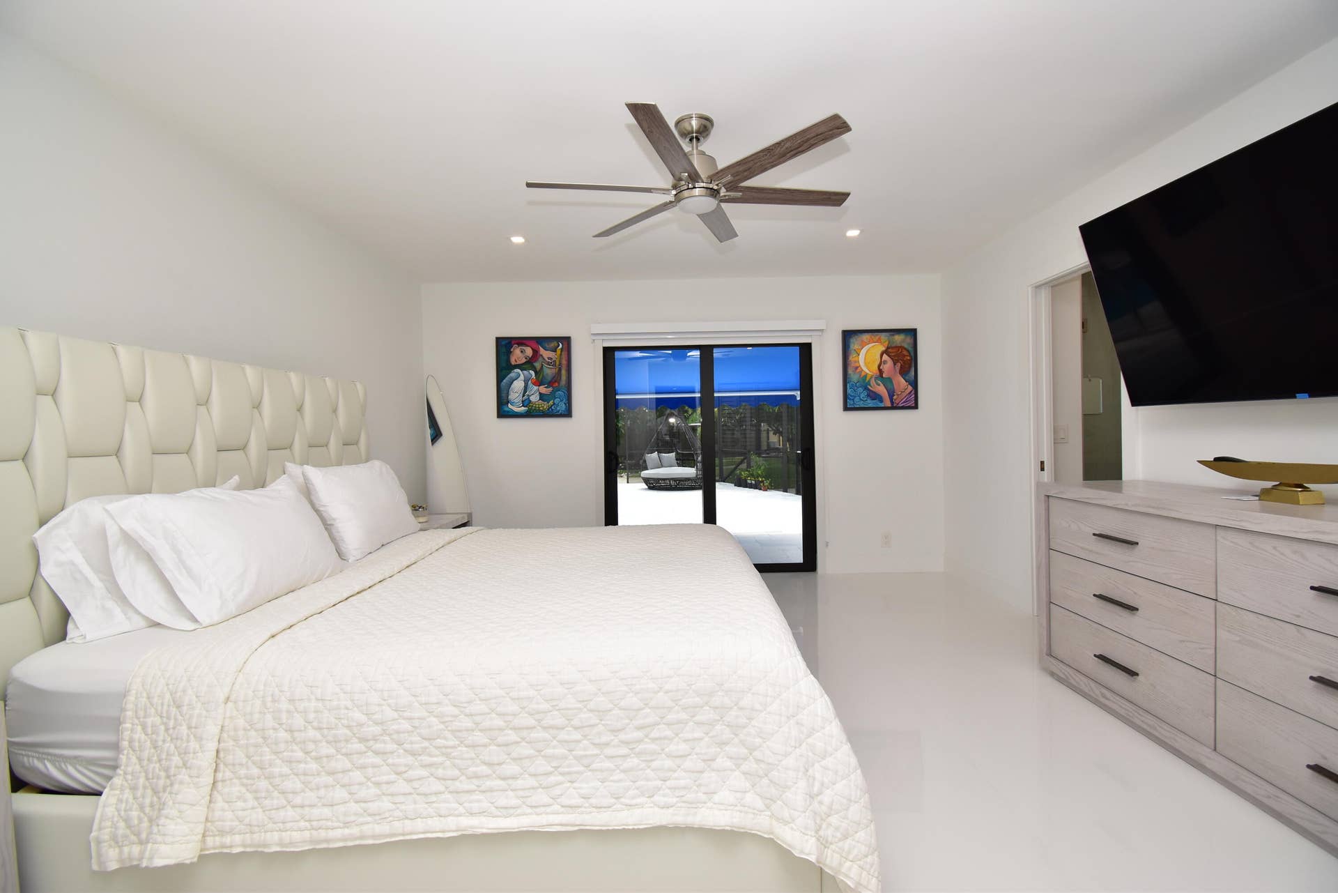 5061 SW 87TH Terrace, Cooper City, FL 33328 Spacious room featuring light-toned flooring, white walls, and recessed lighting