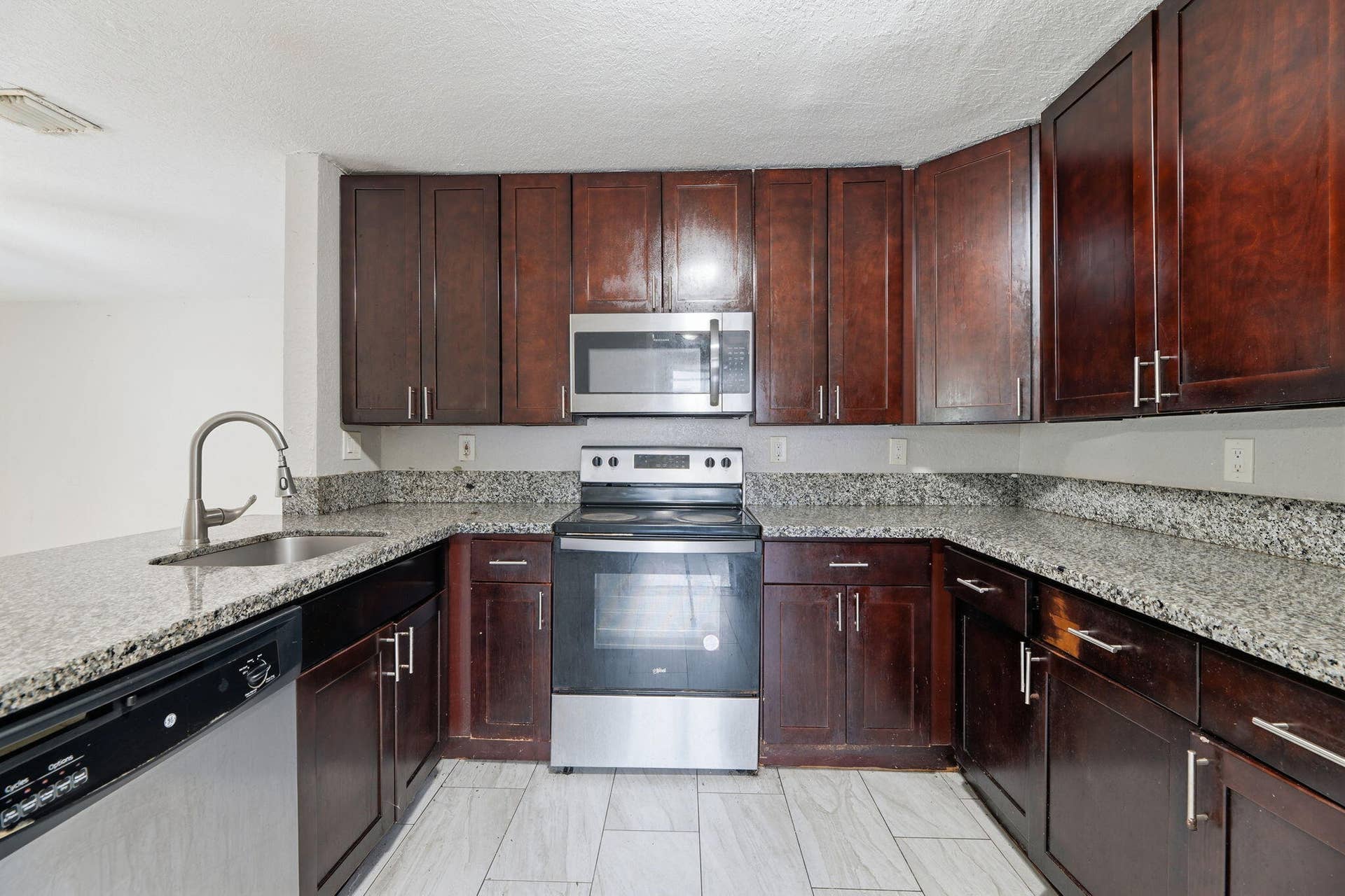 1640 NE 32ND Place, Pompano Beach, FL 33064 008_ListerPros