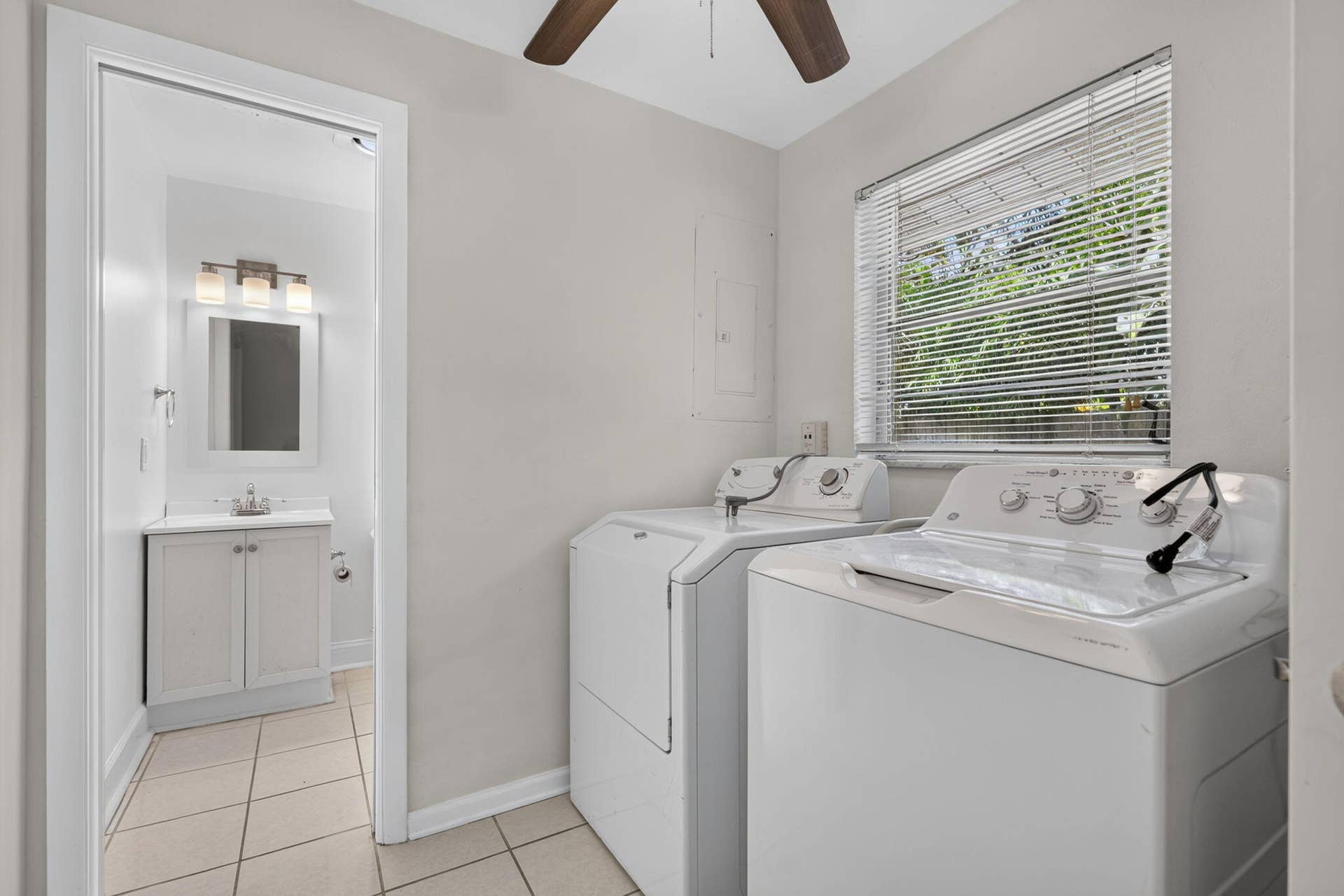 101 E Beverly Road E, Tequesta, Jupiter, FL 33469 .