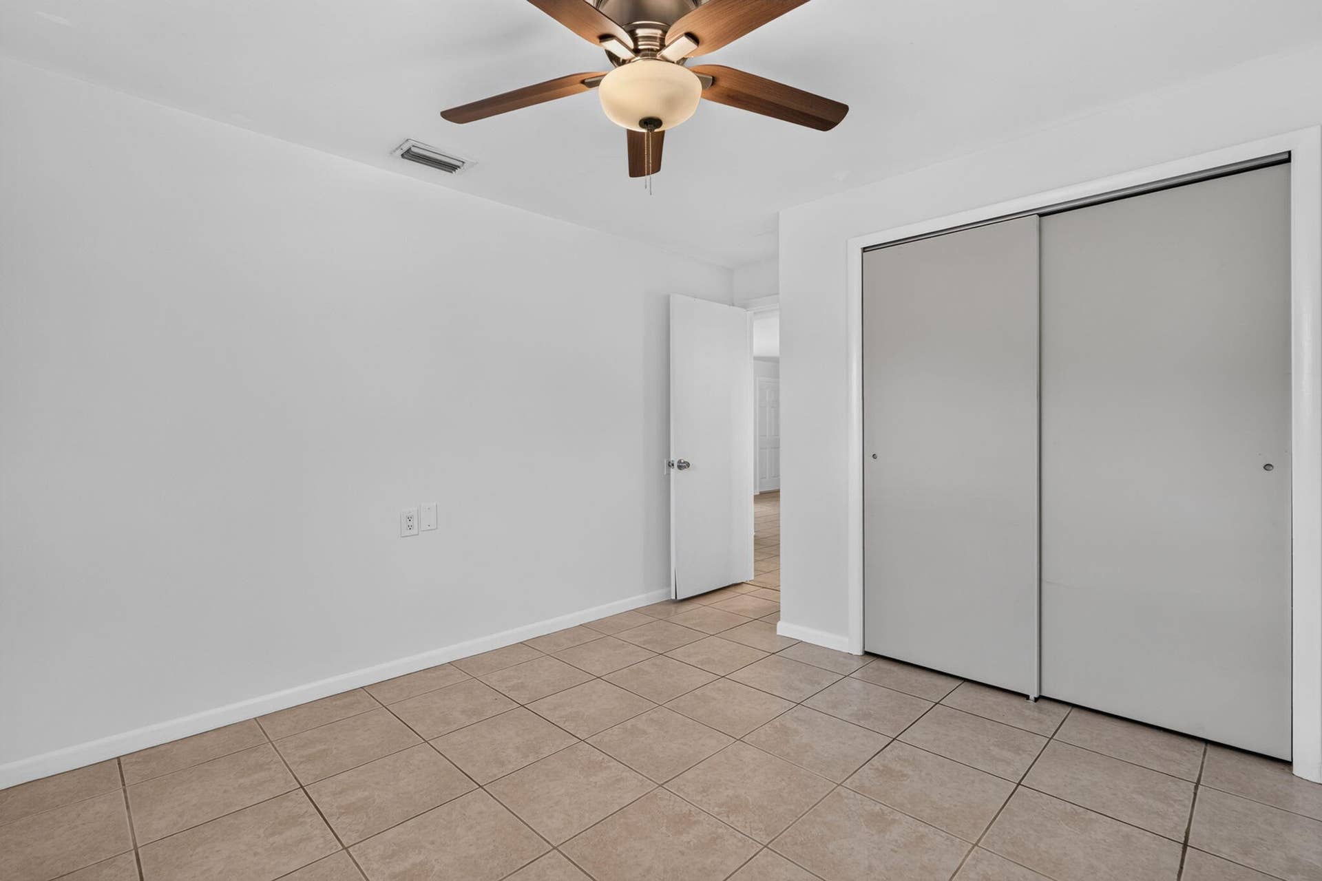 101 E Beverly Road E, Tequesta, Jupiter, FL 33469 .