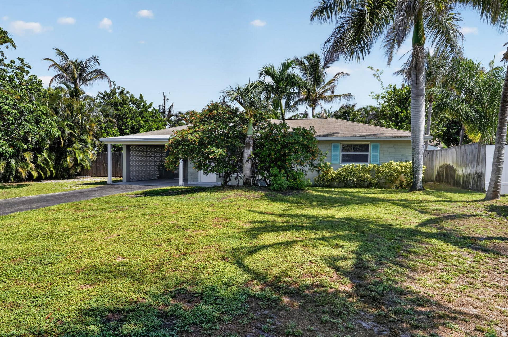 101 E Beverly Road E, Tequesta, Jupiter, FL 33469 .