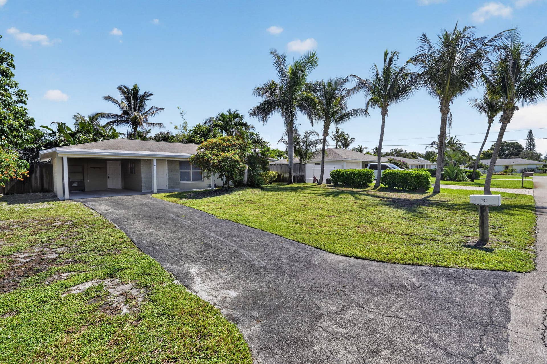 101 E Beverly Road E, Tequesta, Jupiter, FL 33469 .