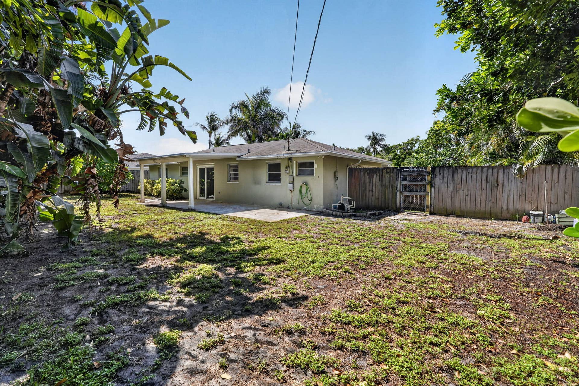 101 E Beverly Road E, Tequesta, Jupiter, FL 33469 .