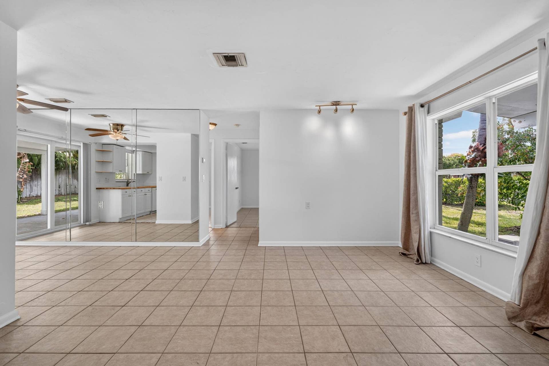101 E Beverly Road E, Tequesta, Jupiter, FL 33469 .
