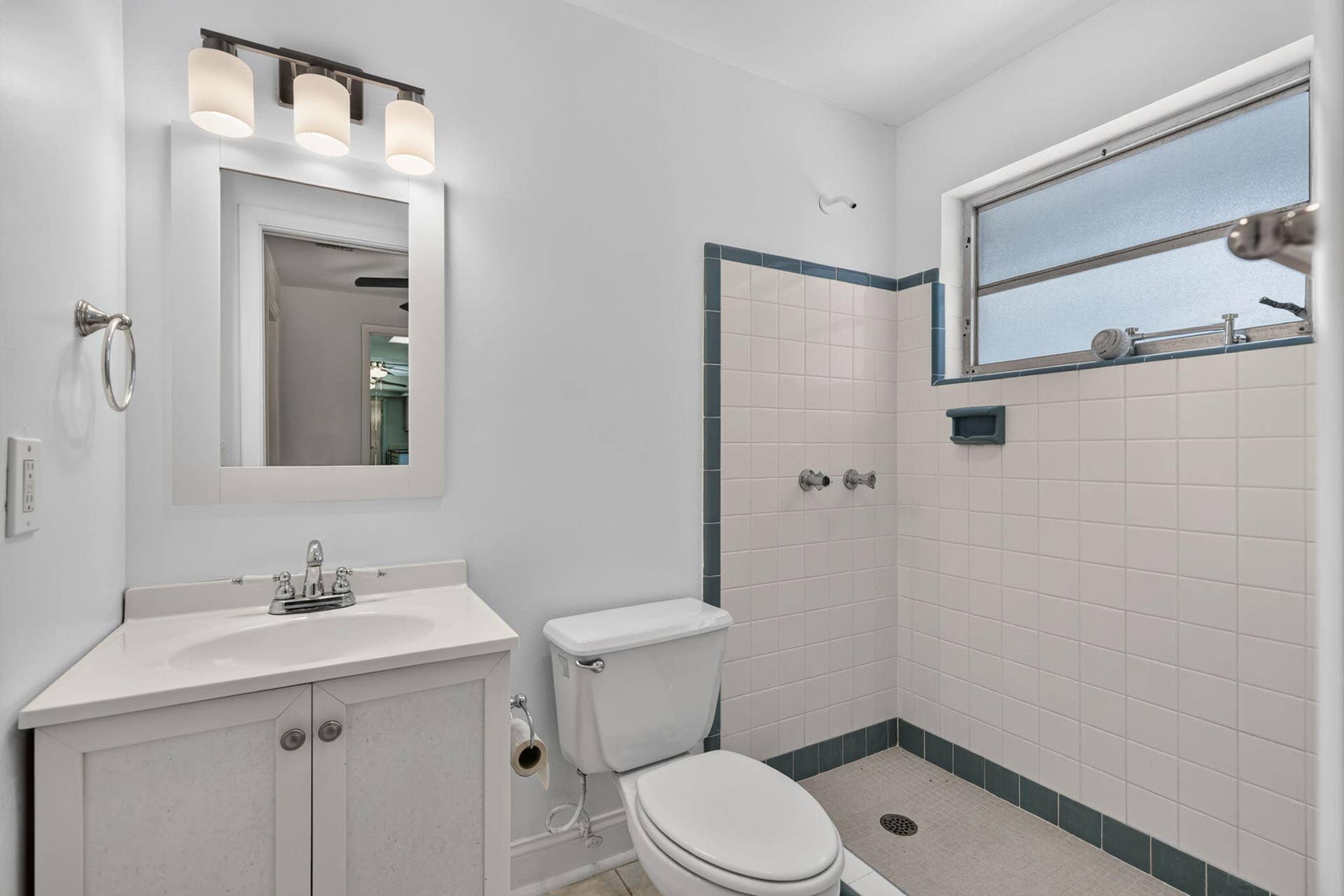 101 E Beverly Road E, Tequesta, Jupiter, FL 33469 .