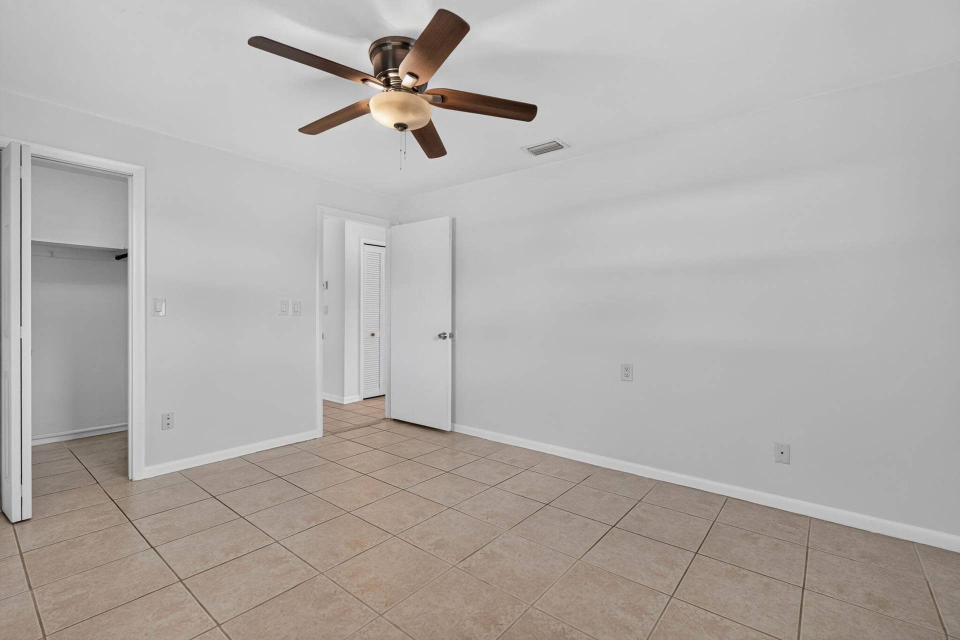 101 E Beverly Road E, Tequesta, Jupiter, FL 33469 .