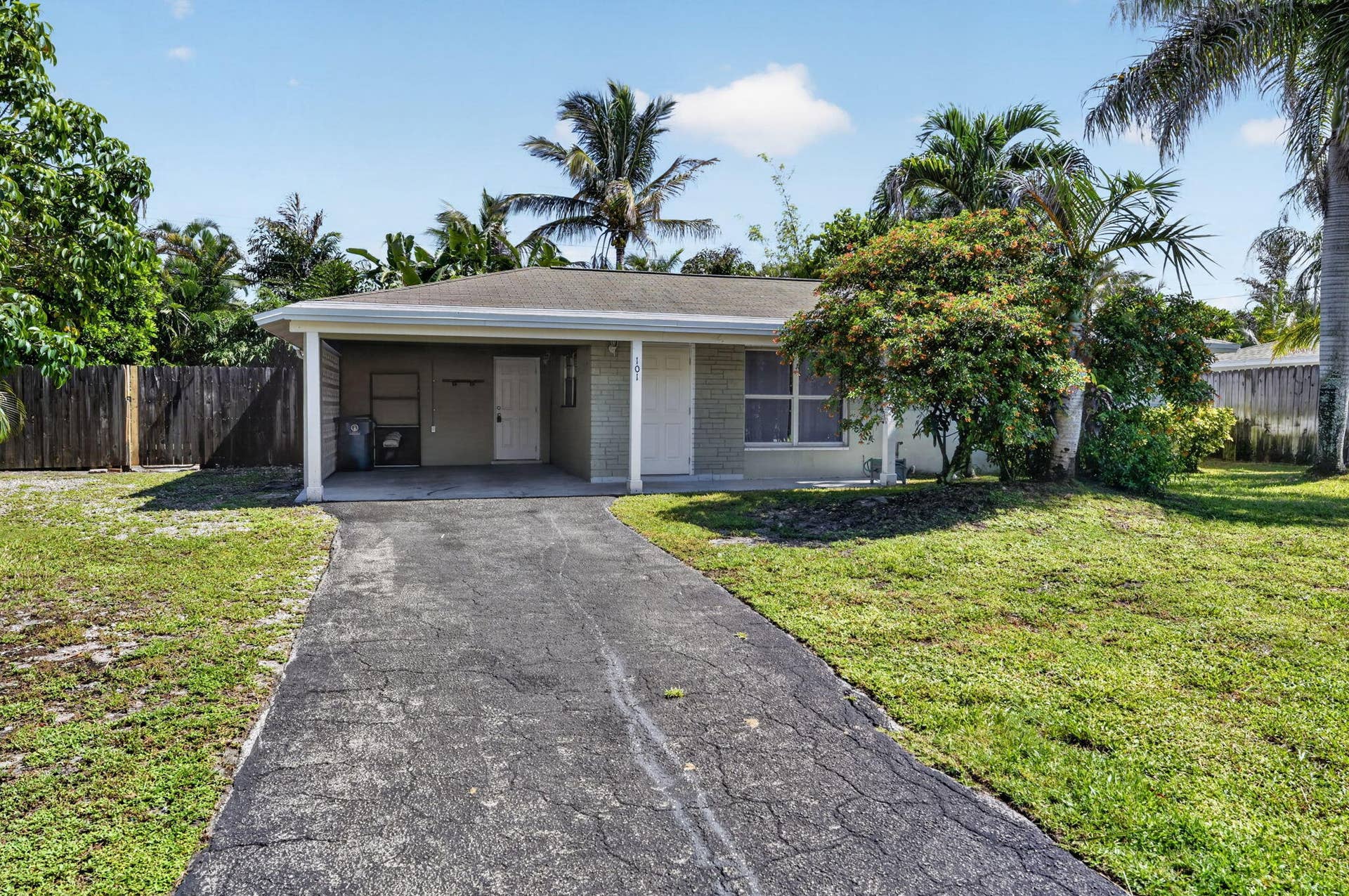 101 E Beverly Road E, Tequesta, Jupiter, FL 33469 .