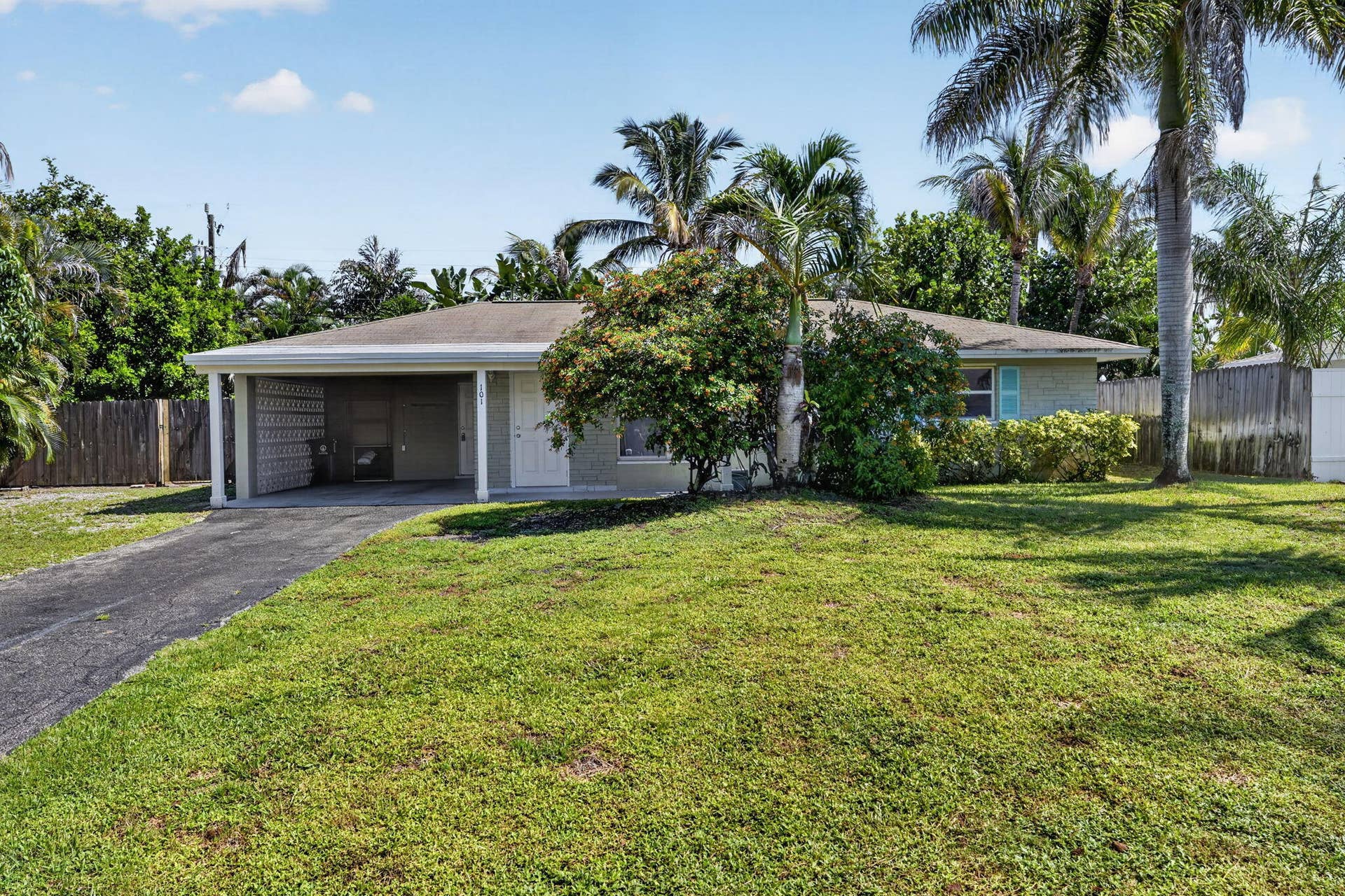 101 E Beverly Road E, Tequesta, Jupiter, FL 33469 .
