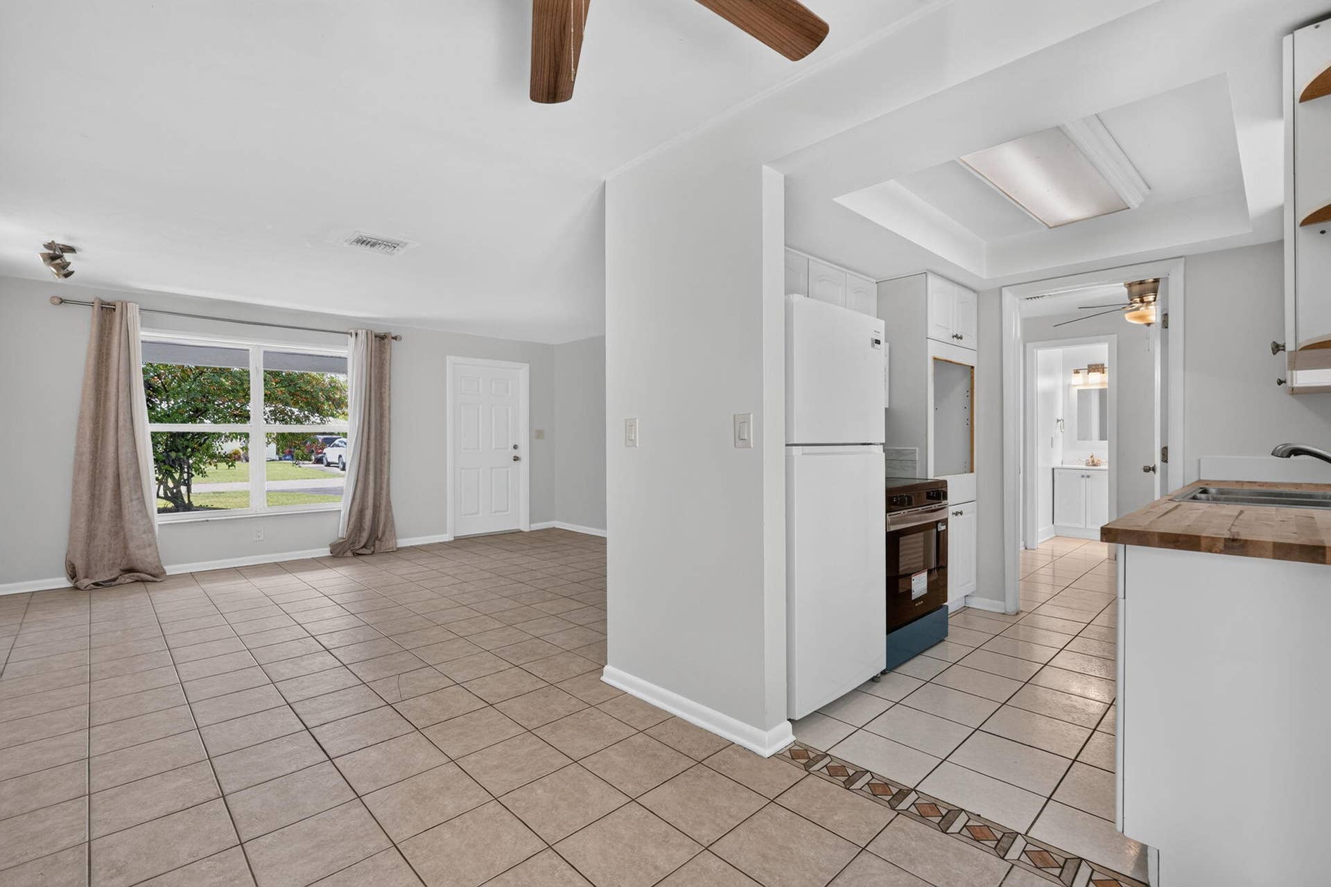 101 E Beverly Road E, Tequesta, Jupiter, FL 33469 .