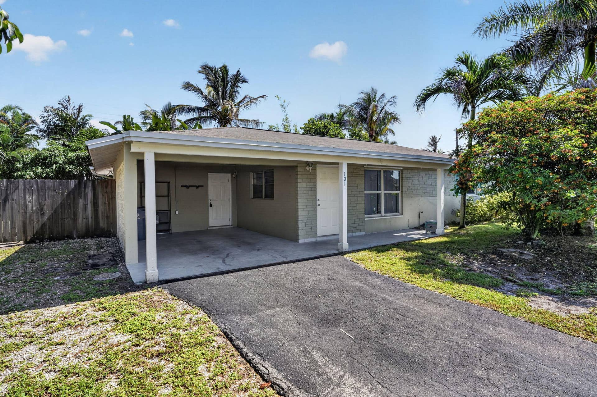 101 E Beverly Road E, Tequesta, Jupiter, FL 33469 .