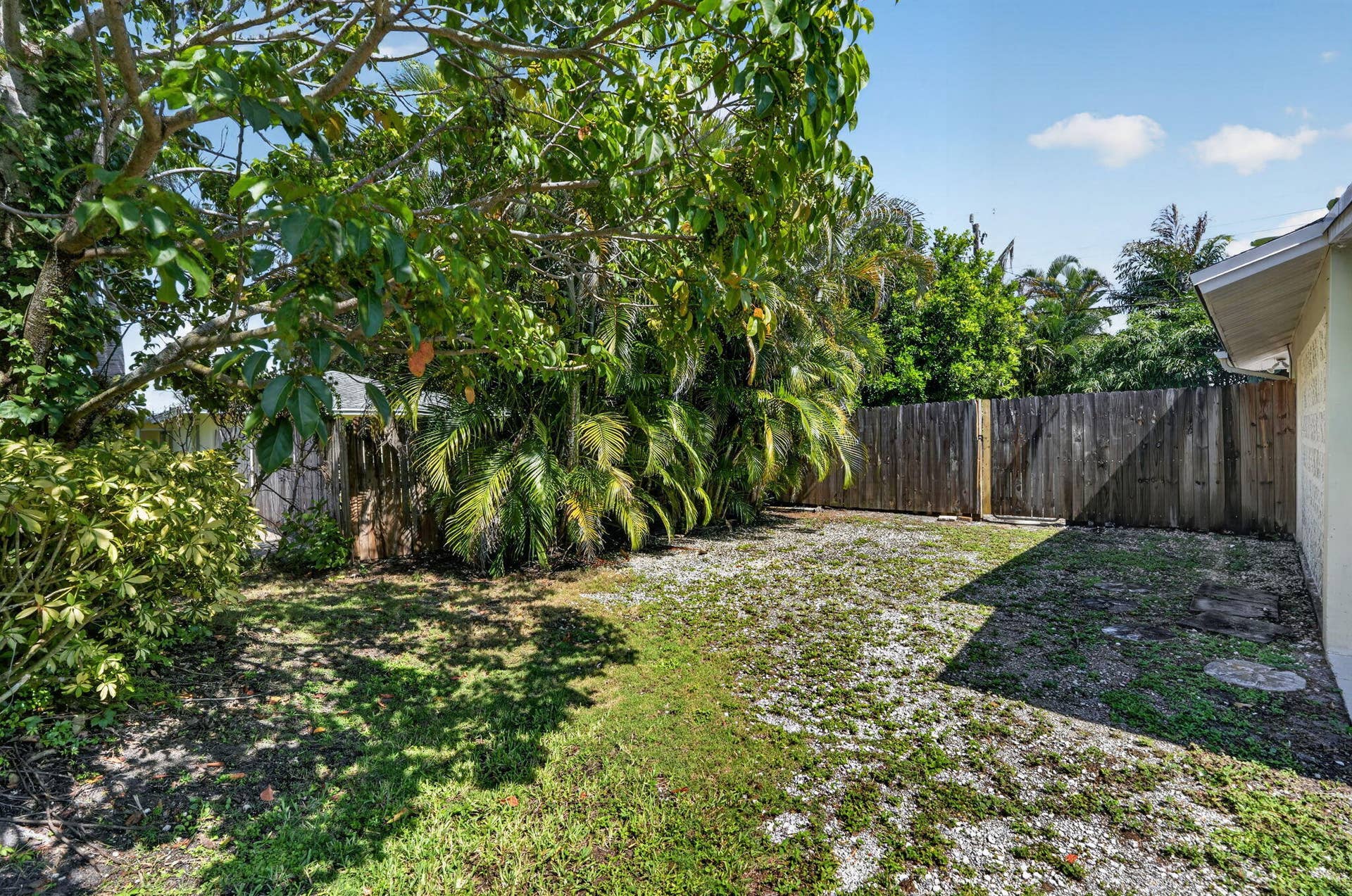 101 E Beverly Road E, Tequesta, Jupiter, FL 33469 .