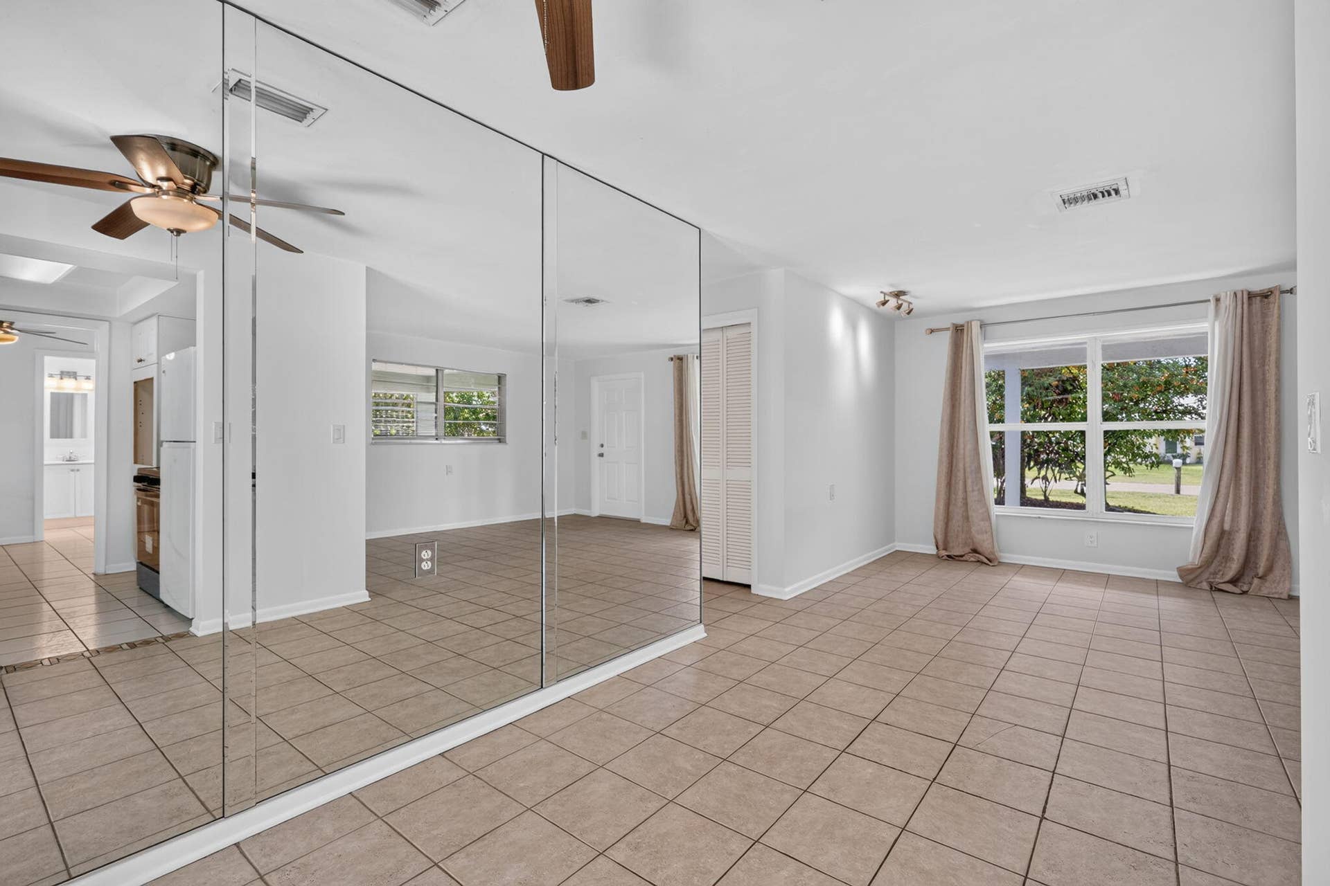 101 E Beverly Road E, Tequesta, Jupiter, FL 33469 .