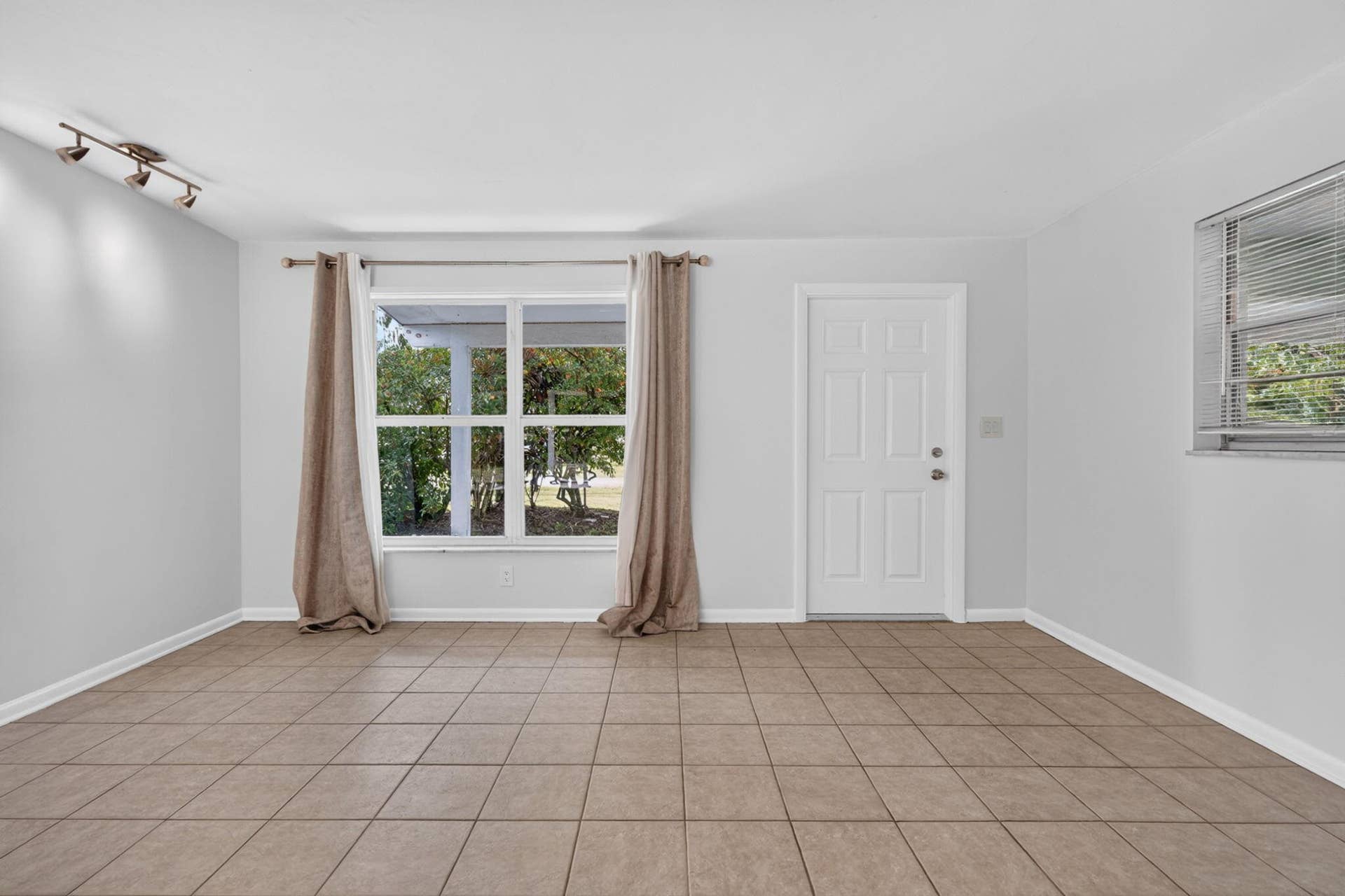 101 E Beverly Road E, Tequesta, Jupiter, FL 33469 .