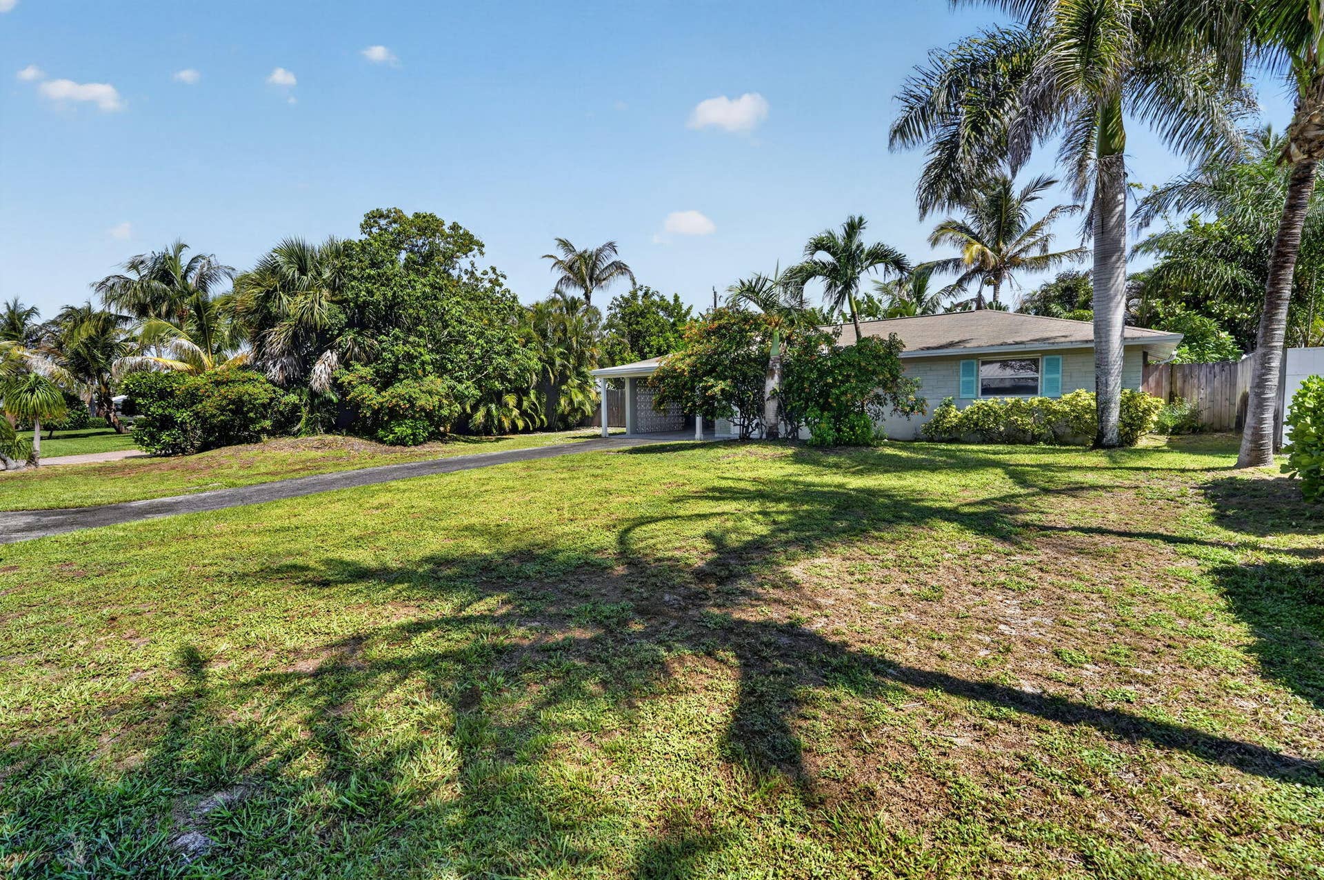 101 E Beverly Road E, Tequesta, Jupiter, FL 33469 .