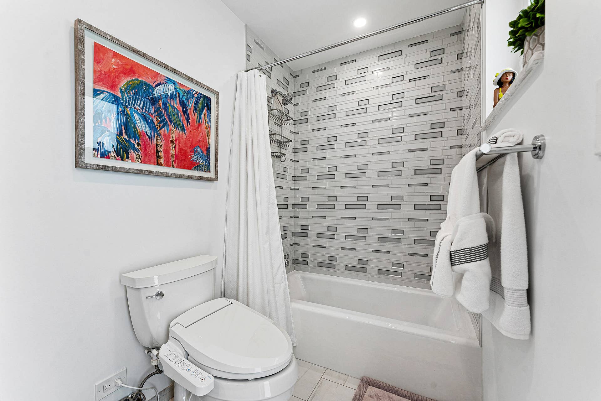 4430 NE 30th Avenue, Lighthouse Point, FL 33064 Guest Bathroom-2