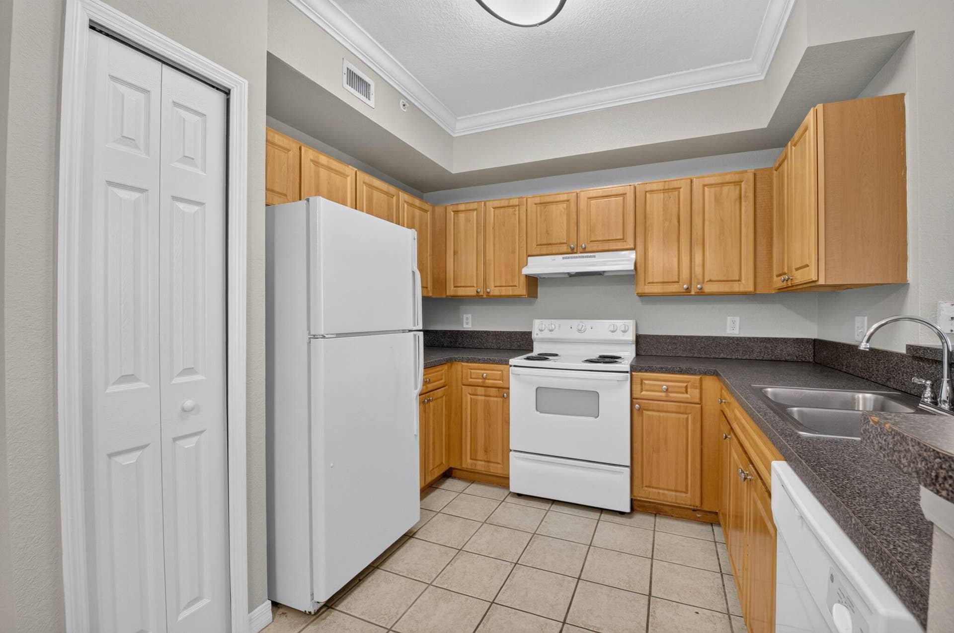 15125 Michelangelo Boulevard, #202, Delray Beach, FL 33446 14-web-or-mls-DSC_8506